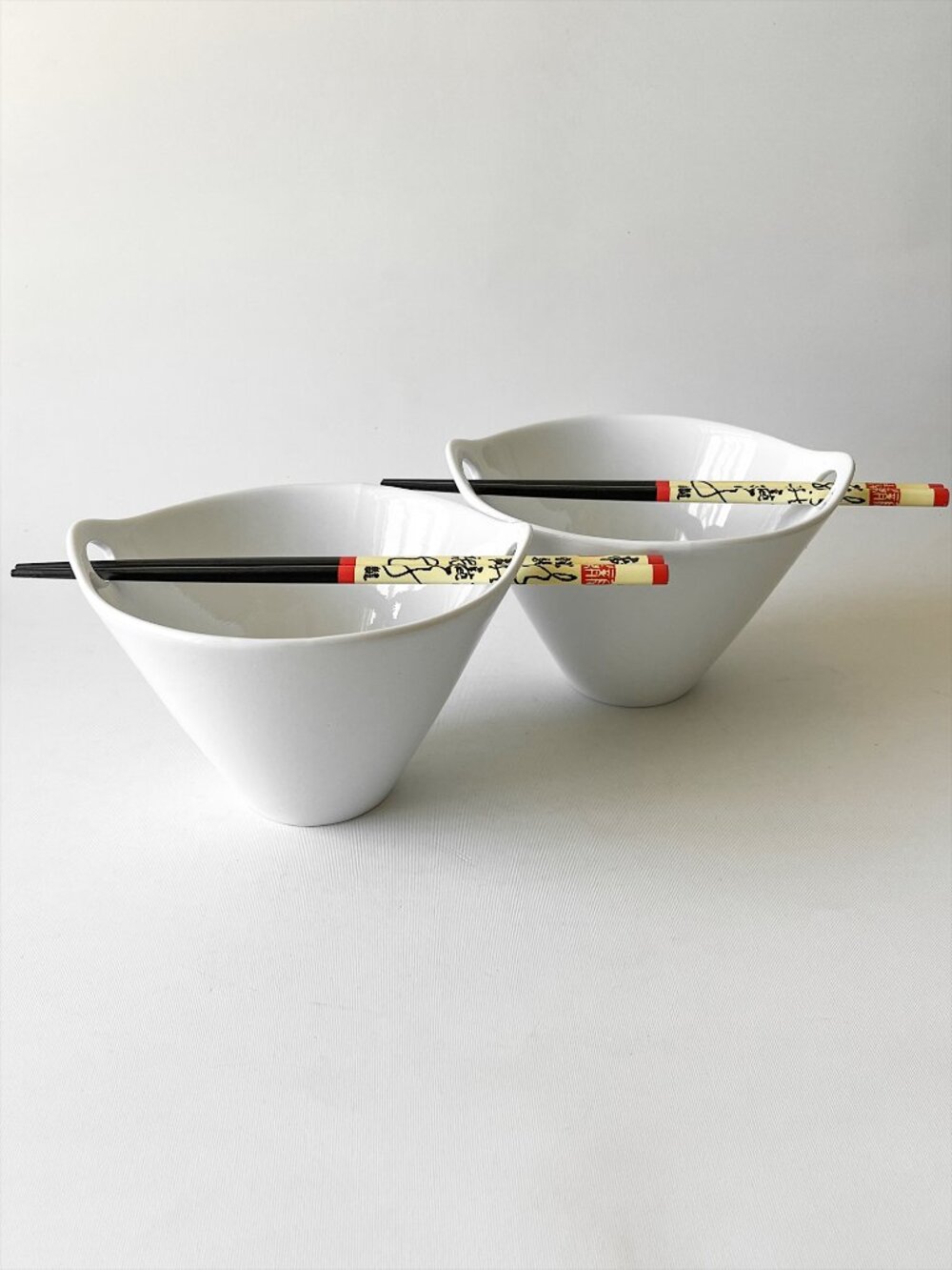 [NEW]Set of 2 Crate & Barrel White Porcelain Kai Noodle Bowls w/ Chopsticks